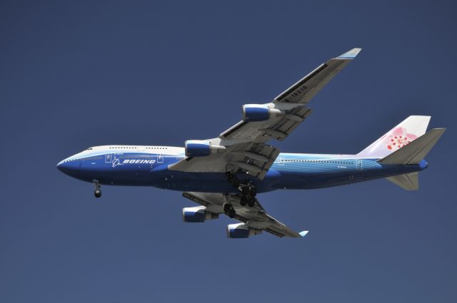 Boeing 747-400 (B-18210) - A China Airlines operated Boeing 747-400 jumbo jet adorned with the Boeing Dreamliner livery about to land at Los Angeles International Airport, LAX, in Southern California