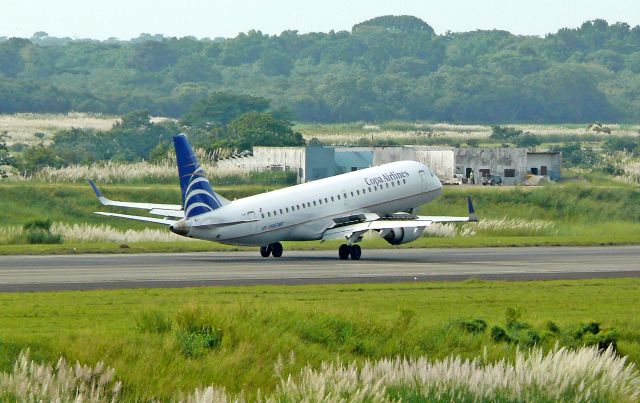 Embraer ERJ-190 (HP-1566CMP) - Rwy 21R