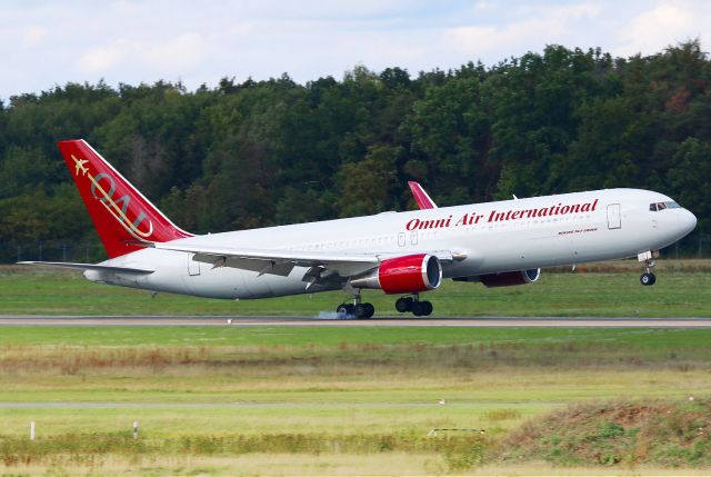 BOEING 767-300 (N432AX)