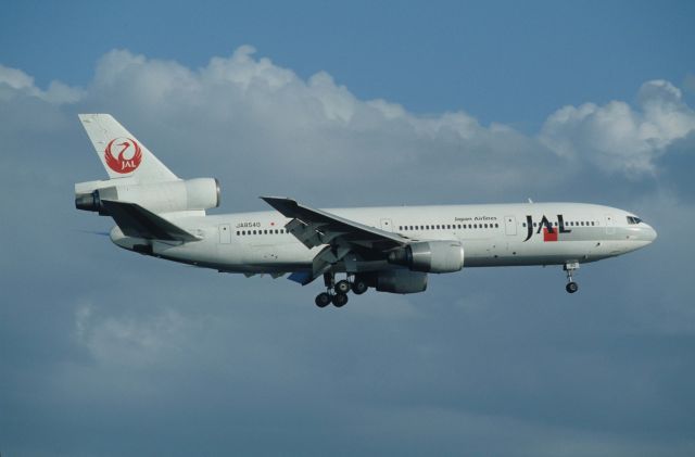 McDonnell Douglas DC-10 (JA8540) - Final Approach to Tokyo-Haneda Intl Airport Rwy22 on 1997/10/10