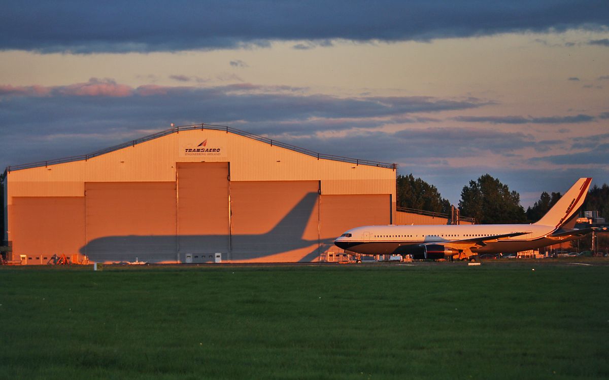 VP-CME — - SHADOWSan evening shot of mid east jet b767 vp-cme and his twin at the transaero hanger at shannon 20/9/14.