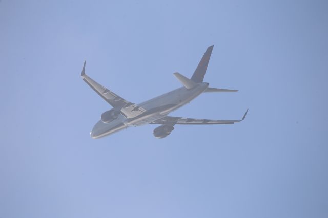 Boeing 757-200 (N536US)