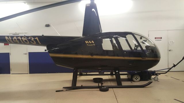 Robinson R-44 (N41631)