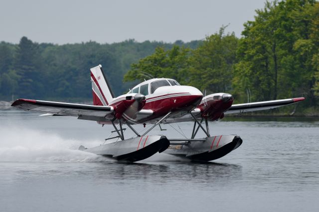 Piper Aztec (C-FGON) - Takeoff run