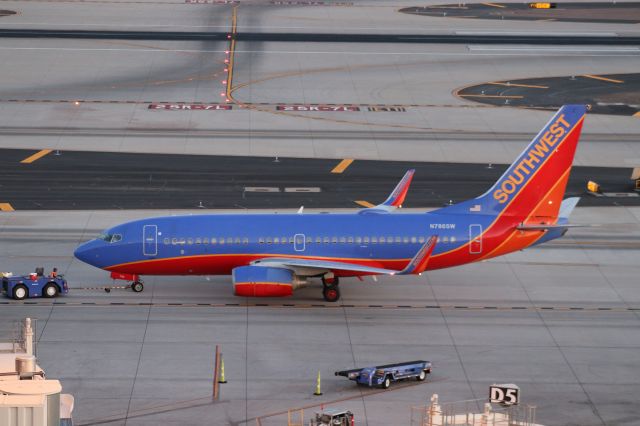 Boeing 737-700 (N786SW)
