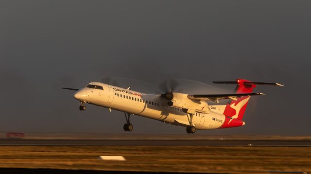 de Havilland Dash 8-400 (VH-QOE)