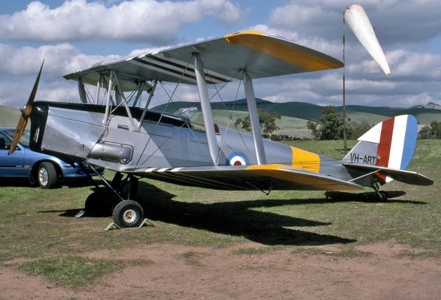 OGMA Tiger Moth (VH-ART) - DE HAVILLAND (AUSTRALIA) DH-82A TIGER MOTH - REG VH-ART (CN 592/T185) - WANGARATTA AIRPORT VIC. AUSTRALIA - YWGT 17/5/1998