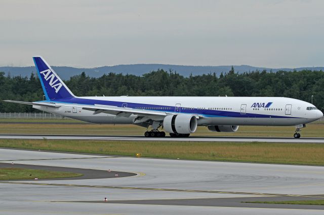 BOEING 777-300 (JA736A)