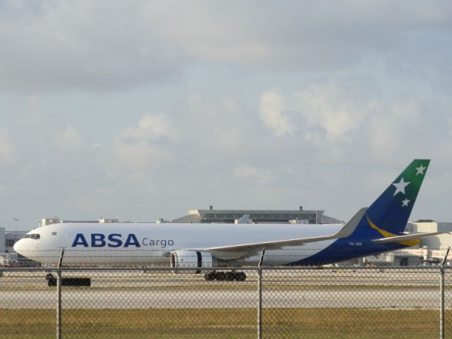 BOEING 767-300 (PR-ABB) - Left No#2 engine thrust reverser.Stuck in deployed position!