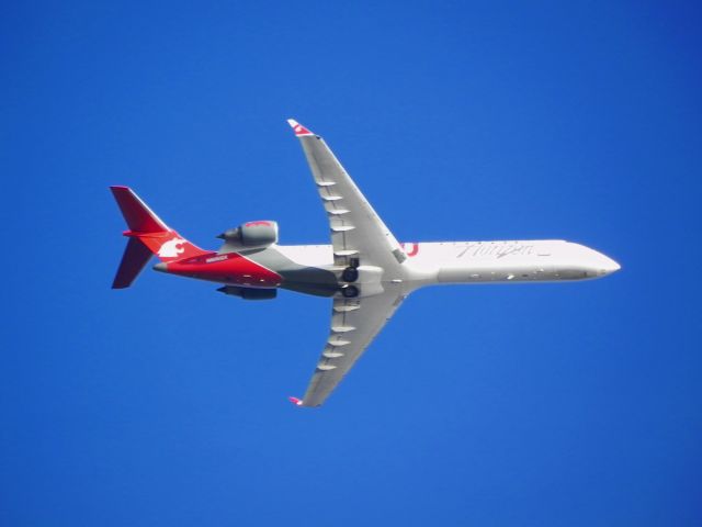 Canadair Regional Jet CRJ-700 (N616QX)