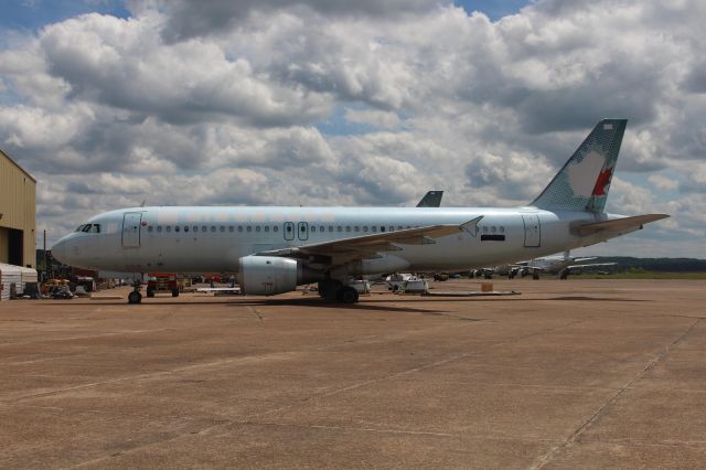 Airbus A320 (C-FTJS)