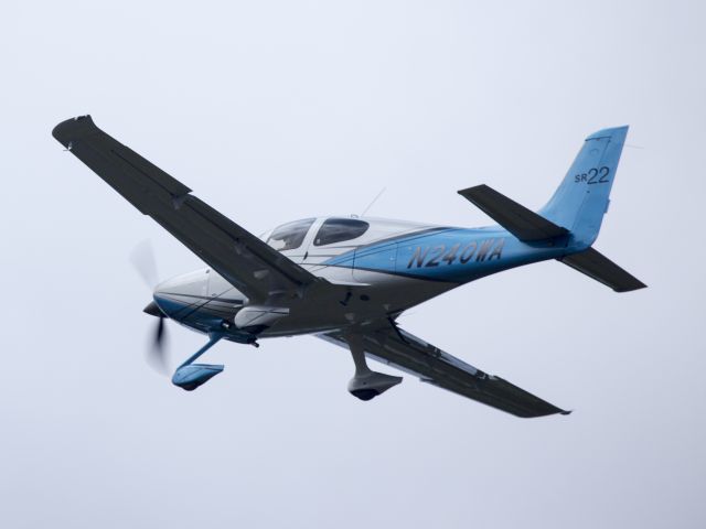 Cirrus SR-22 (N240WA) - take off runway 26.