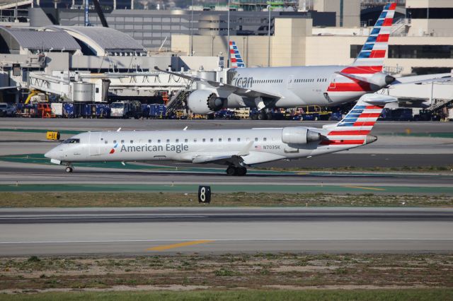 Canadair Regional Jet CRJ-700 (N703SK)