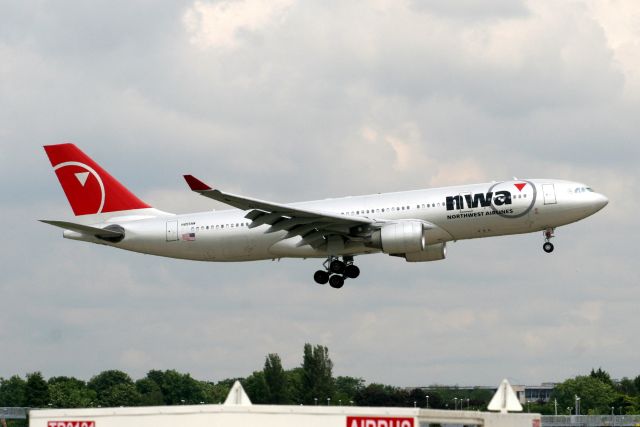 Airbus A330-200 (N855NW) - Arriving on 08-Jun-09 operating flight NWA104 from KMSP.