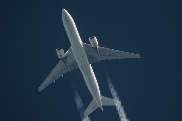 Boeing 777-200 (F-GSPT) - 22-4-2017 Air France Boeing 777-200 F-GSPT passes overhead West Lancashire,England,UK at 32,000ft  working route CDG-SFO (AFR082).Photo taken from the ground using DSLR and Telescope combination.