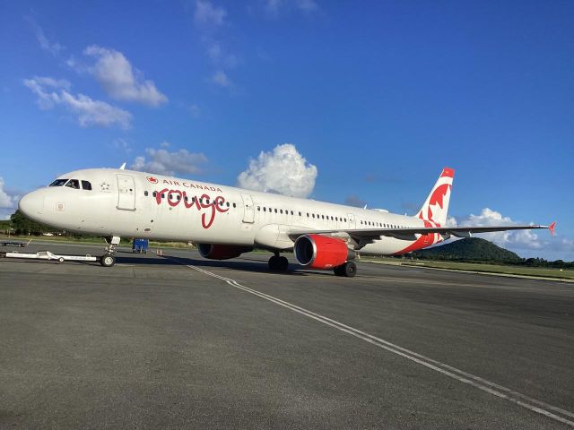 Airbus A321 (C-GHPD)