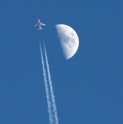 Boeing 737-700 — - Southwest 737-700 passing by the moon heading to KSFO