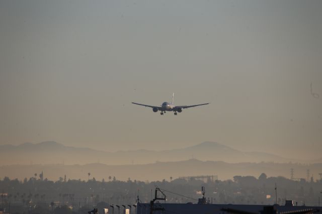 BOEING 777-200LR (D-AALE)