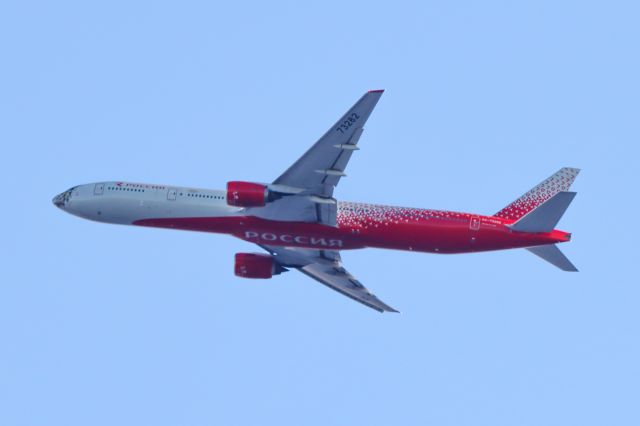 BOEING 777-300 (RA-73282)