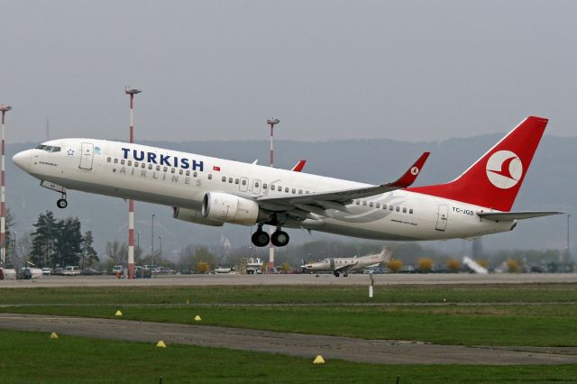 Boeing 737-800 (TC-JGS)