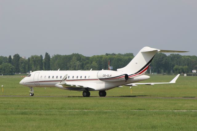 Bombardier Global Express (CS-GLA) - GLOBAL 6000 TAXING TO A.T.A. 15-04-2017