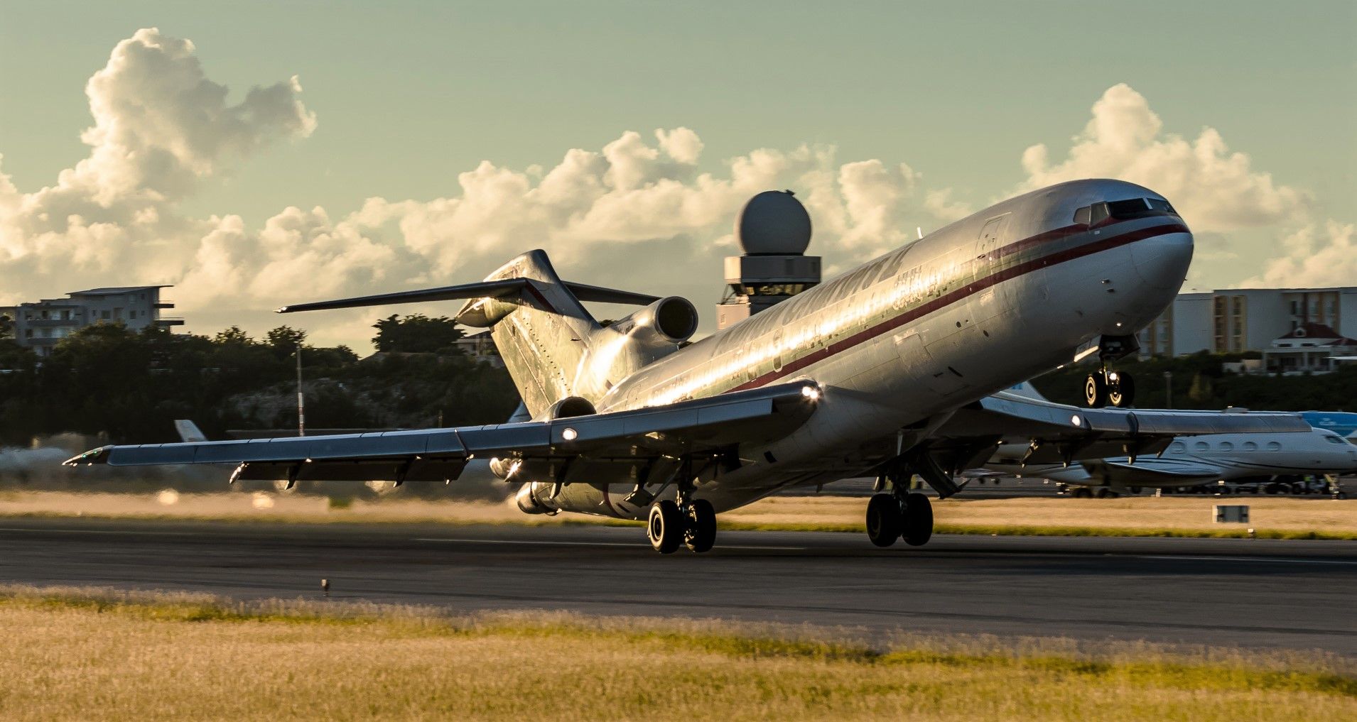 BOEING 727-200 (N726CK) - Kalitta Charters II Boeing 727 N726CK departing St Maarten for Antigua on a late sunny afternoon. this is the second great B727 sighting for the week!! 27/11/2020