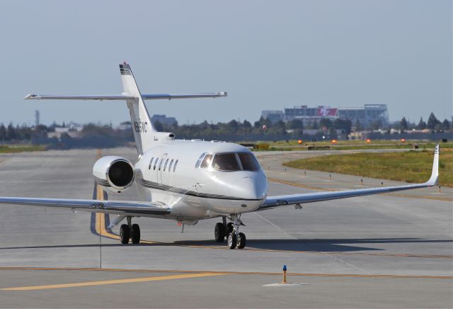 Hawker 800 (N585VC)