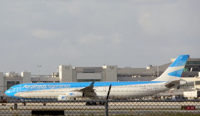 Airbus A340-300 (LV-CSD)