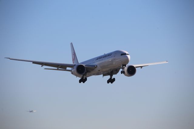 BOEING 777-300ER (JA736J)