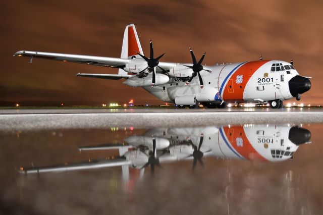 Lockheed C-130 Hercules (N2001)