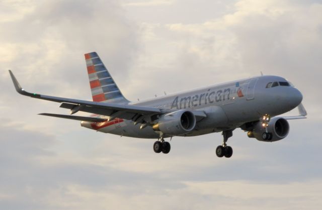Airbus A319 (N9023N)