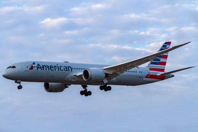 Boeing 787-9 Dreamliner (N825AA)