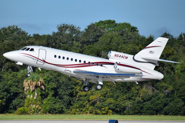 Dassault Falcon 900 (N544CM) - 1995 Dassault Aviation Mystère Falcon 900 departing Runway 19R at the Tampa International Airport 