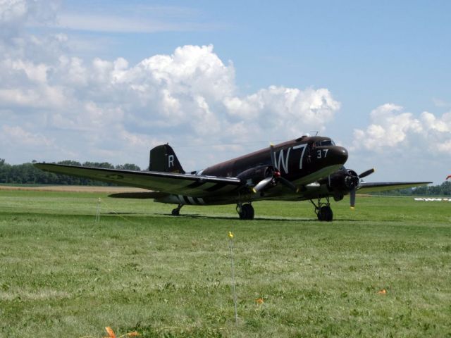 Douglas DC-3 (N345AB)