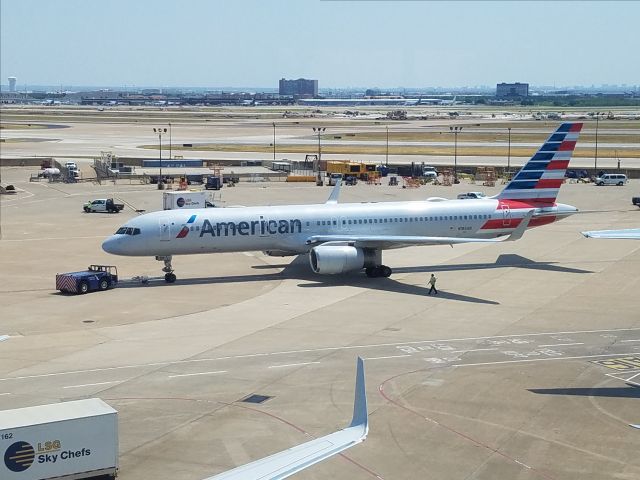 Boeing 757-200 (N185AN) - AA 757-200 N185AN seen from the skylink at DFW. August 2, 2018. Less than 2 years later, all AA 757s would be parked :(