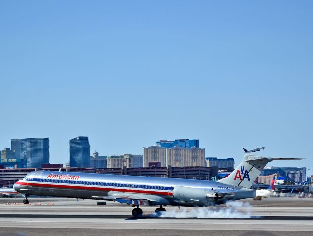 McDonnell Douglas MD-83 (N564AA) - N564AA American Airlines 1987 MCDONNELL DOUGLAS DC-9-83(MD-83)  s/n  49346 - Las Vegas - McCarran International Airport (LAS / KLAS)br /USA - Nevada April 2, 2015br /Photo: Tomás Del Coro