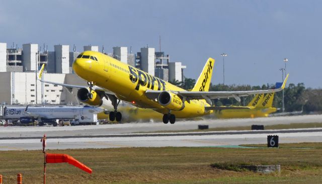 Airbus A321 (N670NK) - Takeoff from Rwy 28L