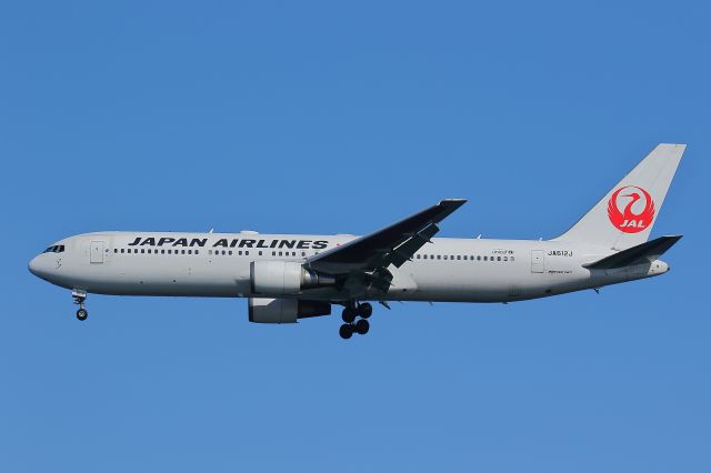 BOEING 767-300 (JA612J)