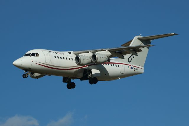 Avro Avroliner (RJ-85) (EI-RJO) - Aéroport de Bruxelles / Zaventem (BRU/EBBR).br /Piste (25L), atterrissage en provenance de Manchester / Angleterre, vol n° SN2174.br /"Appareil photo" Canon EOS 760D.br /Date 16/02/2018 @ 14h09.