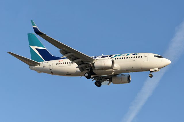 Boeing 737-700 (C-GWJG)