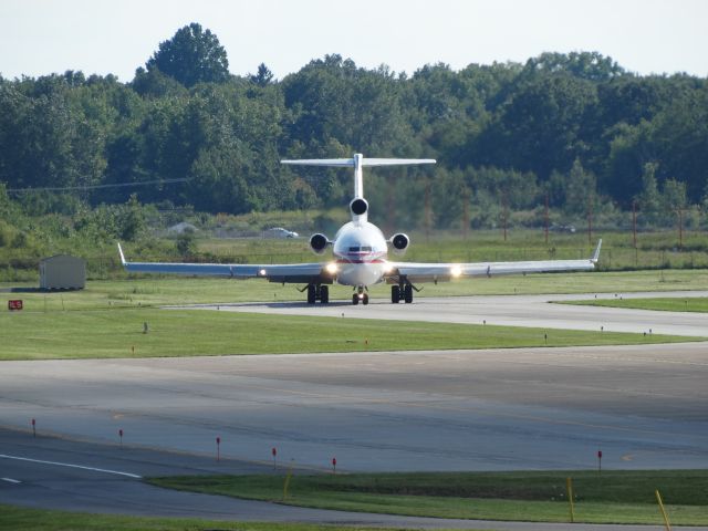 BOEING 727-200 (N729CK) - Head on, looks angry >:)