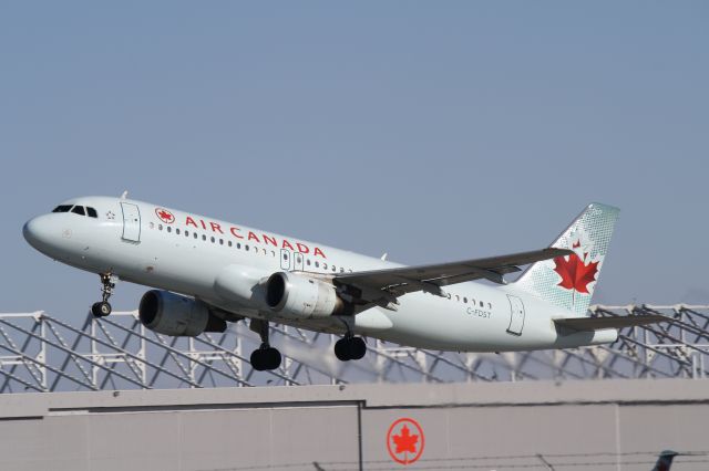 Airbus A320 (C-FDST) - Leaving Montreal Trudeau for Edmonton