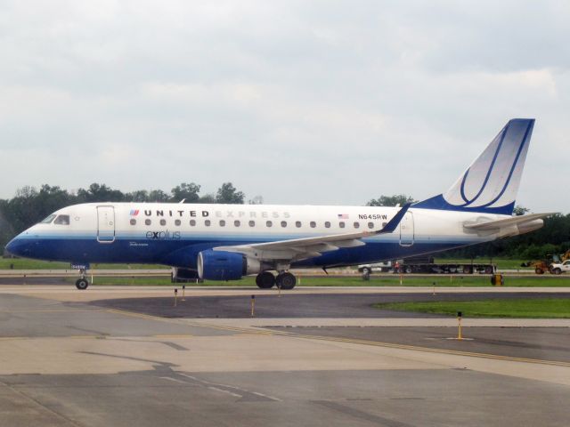 Embraer 170/175 (N645RW)