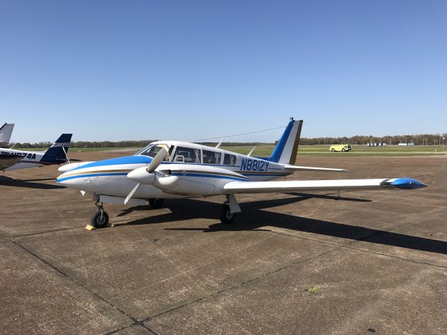 Piper PA-30 Twin Comanche (N8812Y)