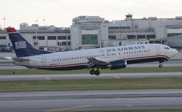 BOEING 737-400 (N440US)