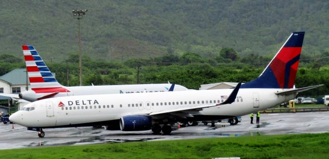 Boeing 737-800 (N3769L)