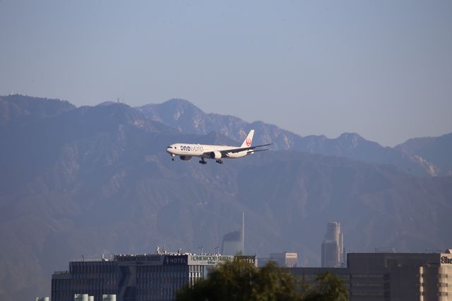 BOEING 777-300ER (JA732J)