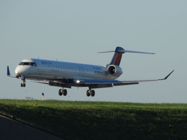 Canadair Regional Jet CRJ-900 (N305PQ)