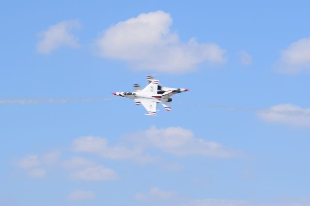 Lockheed F-16 Fighting Falcon — - Thunderbirds at Scott AFB Airshow.