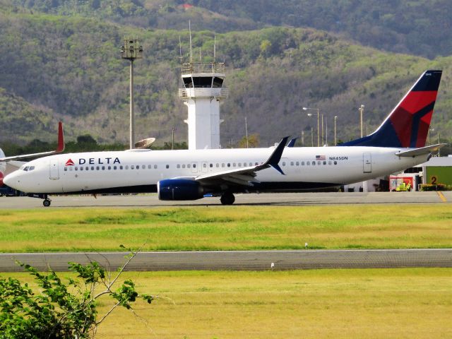 Boeing 737-900 (N845DN)